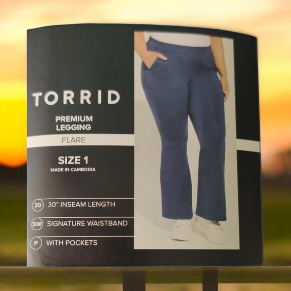 NEW! TORRID - Premium Legging Flare With Pockets - Size 1X - Picture 1 of 6